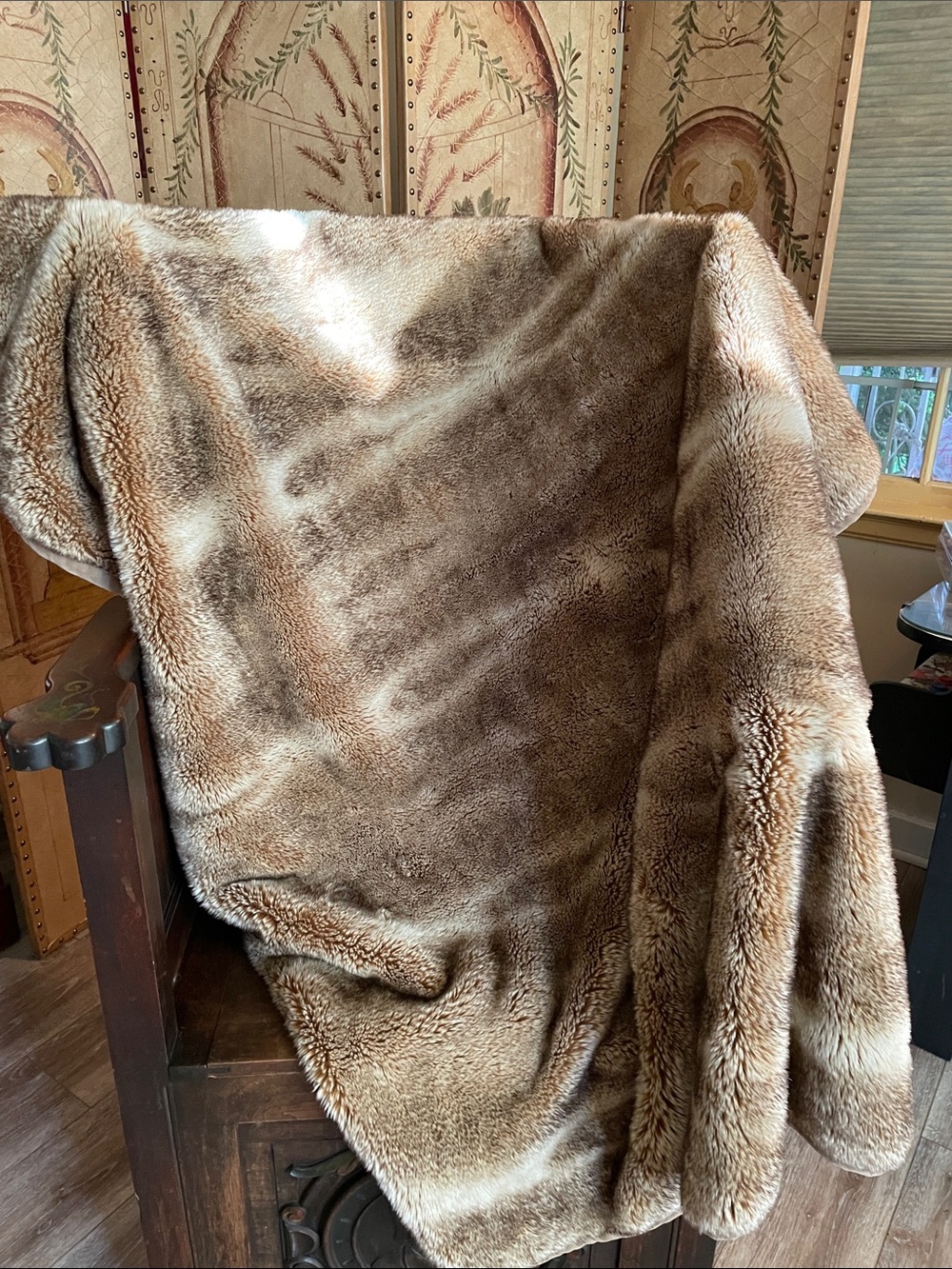 Pottery Barn Faux Fur Throw Blanket Beige Carmel Arctic Wolf Inspired Pattern